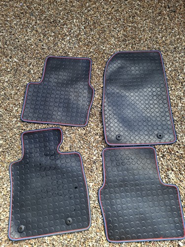 Set rubber car matts with - matts,